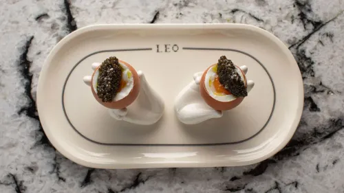 Завтраки с крабом и шампанским в LEO.