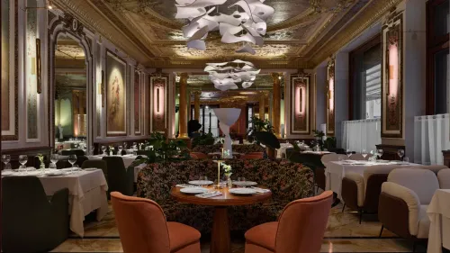 Летняя розовая карта в Savoy.