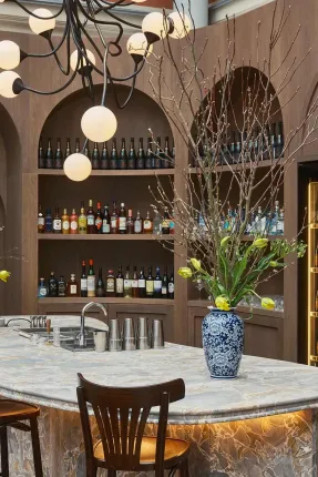 thetaste_saint-petersburg-joli-grand-bistrot-03.webp