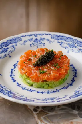 thetaste_saint-petersburg-joli-grand-bistrot-04.webp