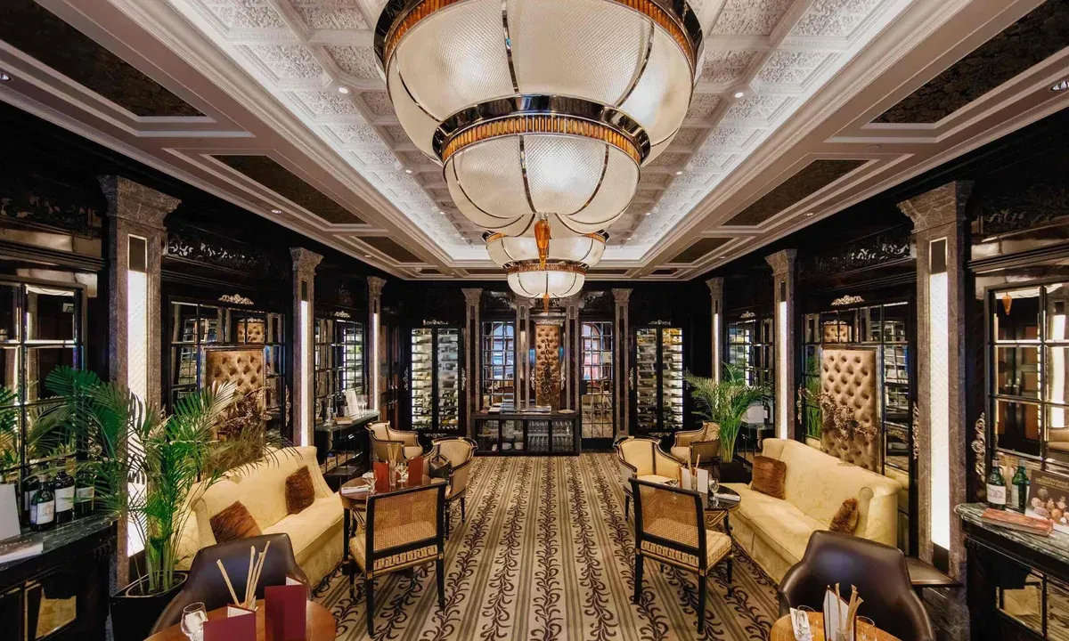 Интерьер ресторана Percorso в Four Seasons Hotel Lion Palace