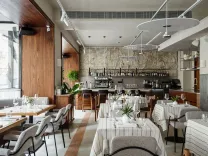 Открылся греческий ресторан «Афина» Антона Пинского на Большой Бронной