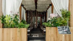 Новая веранда Manul с видом на Большой театр. 