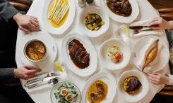 Brasserie «Кузнецкий Мост» обновила меню: луковый суп, петух в вине и белая спаржа