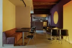 Шестой RA'MEN открылся на Бауманской: рамен, аниме-десерты и неоновая Дарума