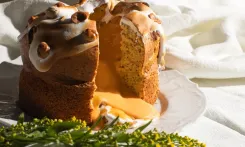 Пасхальный кулич с маком и лаймовым курдом в Touché