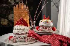 Пасхальные куличи с мезенской росписью в ресторане «Воронеж»